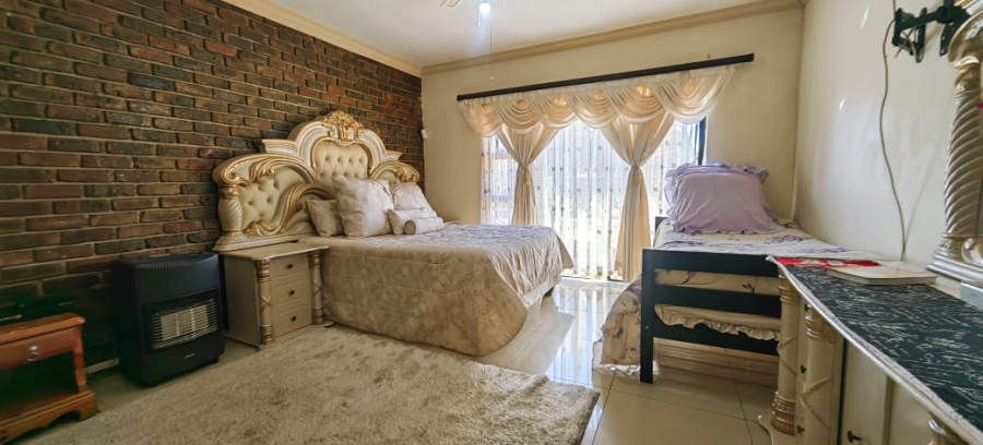 3 Bedroom Property for Sale in Miederpark North West